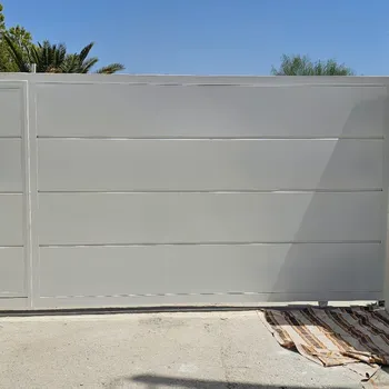 Instalación de Puertas Correderas Metálicas en Alicante — Cerrajería Lecor