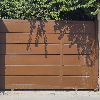 Instalación de Puertas Correderas Metálicas en Alicante — Cerrajería Lecor