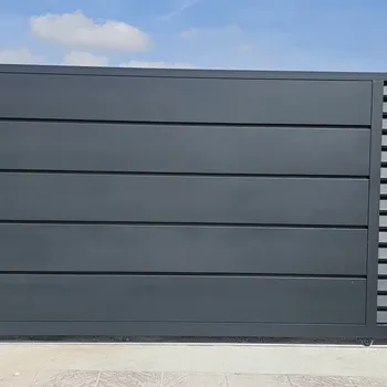 Instalación de Puertas Correderas Metálicas en Alicante — Cerrajería Lecor