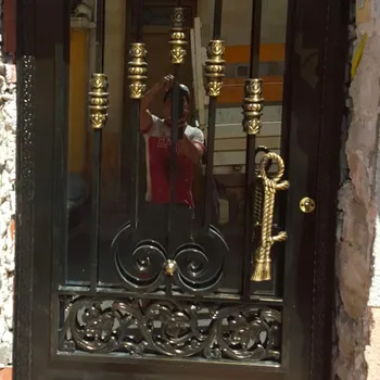 Puertas para Comunidades de Vecinos en Alicante — Cerrajería Lecor