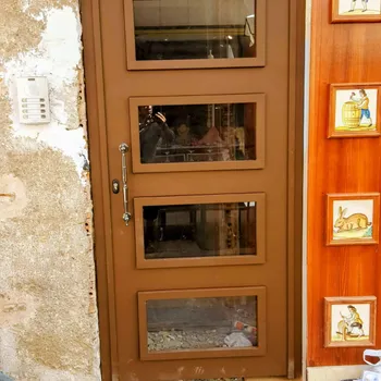 Puertas para Comunidades de Vecinos en Alicante — Cerrajería Lecor