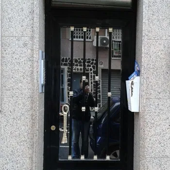 Puertas para Comunidades de Vecinos en Alicante — Cerrajería Lecor
