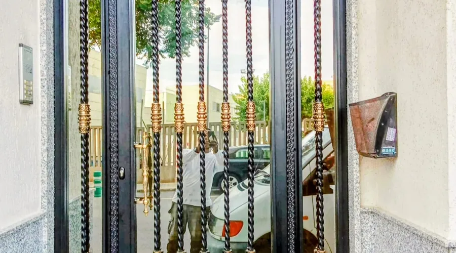 Puertas para Comunidades de Vecinos — Cerrajería Lecor Alicante