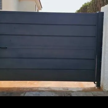Puertas de Garaje Seccionales y Enrollables en Alicante — Cerrajería Lecor