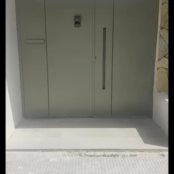 Puertas de Garaje Seccionales y Enrollables en Alicante — Cerrajería Lecor