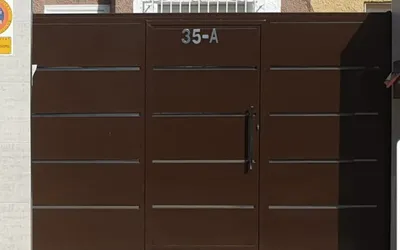 Puertas de Garaje en Alicante — Cerrajería Lecor
