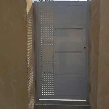 Puertas Metálicas Exteriores a Medida en Alicante — Cerrajería Lecor