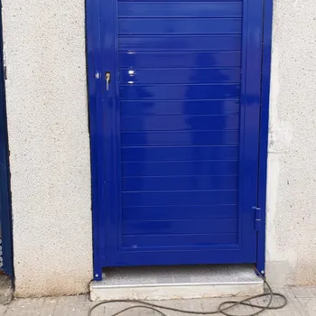 Puertas Metálicas Exteriores a Medida en Alicante — Cerrajería Lecor