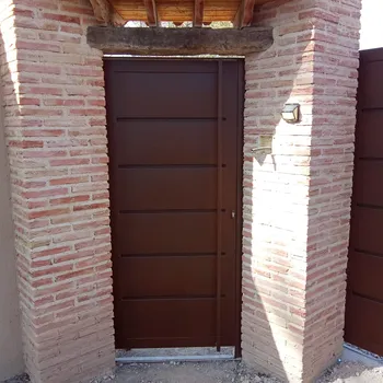 Puertas Metálicas Exteriores a Medida en Alicante — Cerrajería Lecor