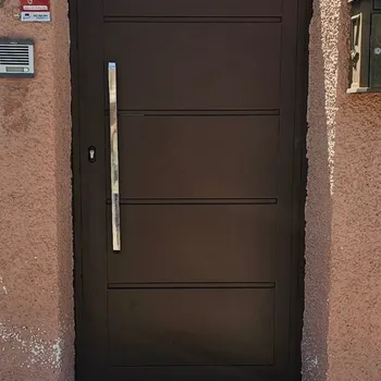 Puertas Metálicas Exteriores a Medida en Alicante — Cerrajería Lecor