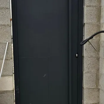 Puertas Metálicas Exteriores a Medida en Alicante — Cerrajería Lecor