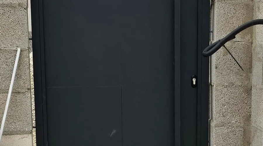 Puertas Metálicas Exteriores a Medida — Cerrajería Lecor Alicante