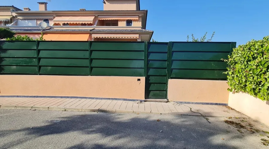 Vallas Metálicas y Cerramientos Perimetrales — Cerrajería Lecor Alicante